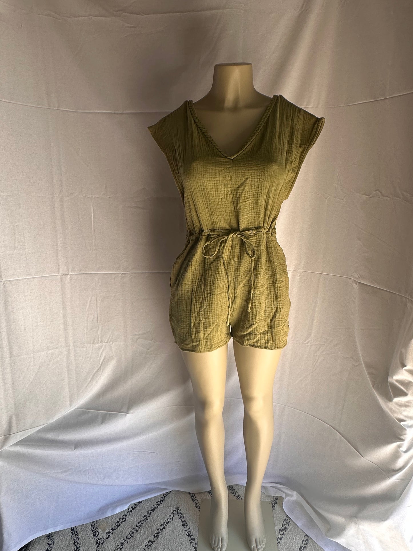 Short sleeve open back romper with pockets