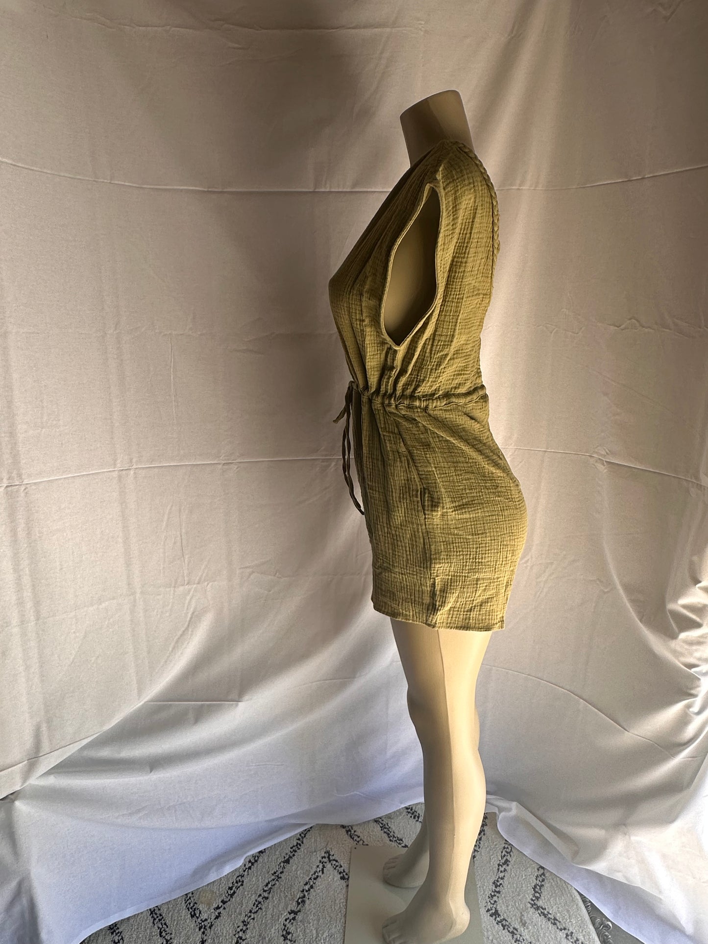 Short sleeve open back romper with pockets