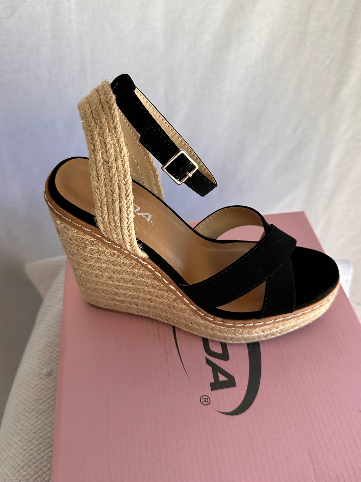 Basset corss upper platform wedge heel
