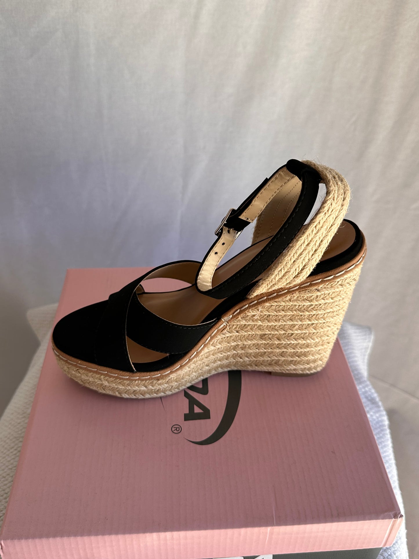 Basset corss upper platform wedge heel