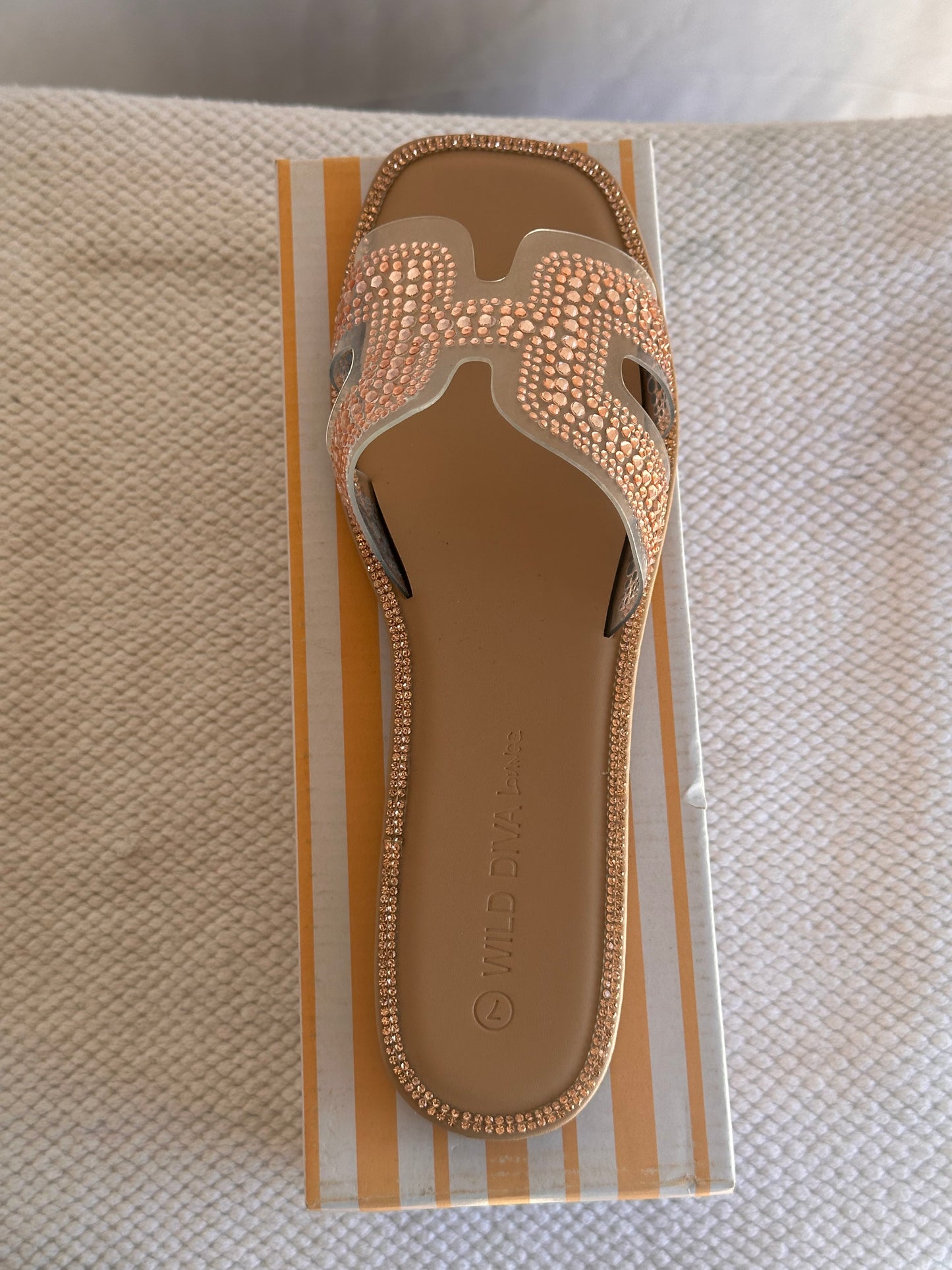 Clear sandal with rhinestone