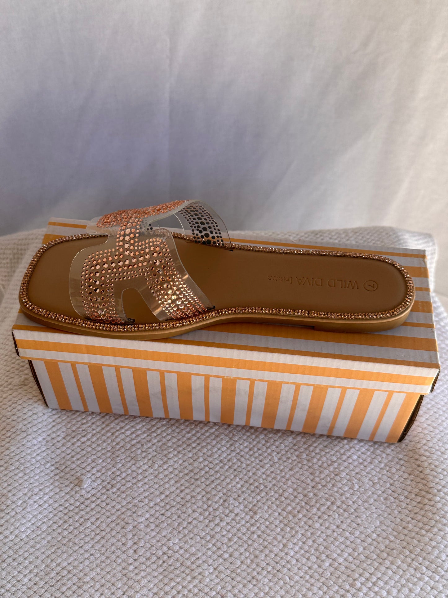 Clear sandal with rhinestone