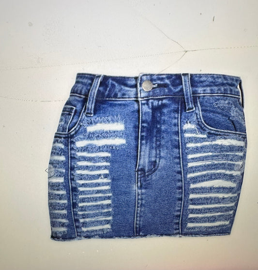 Mid rise ripped frayed demin jean mini skirt